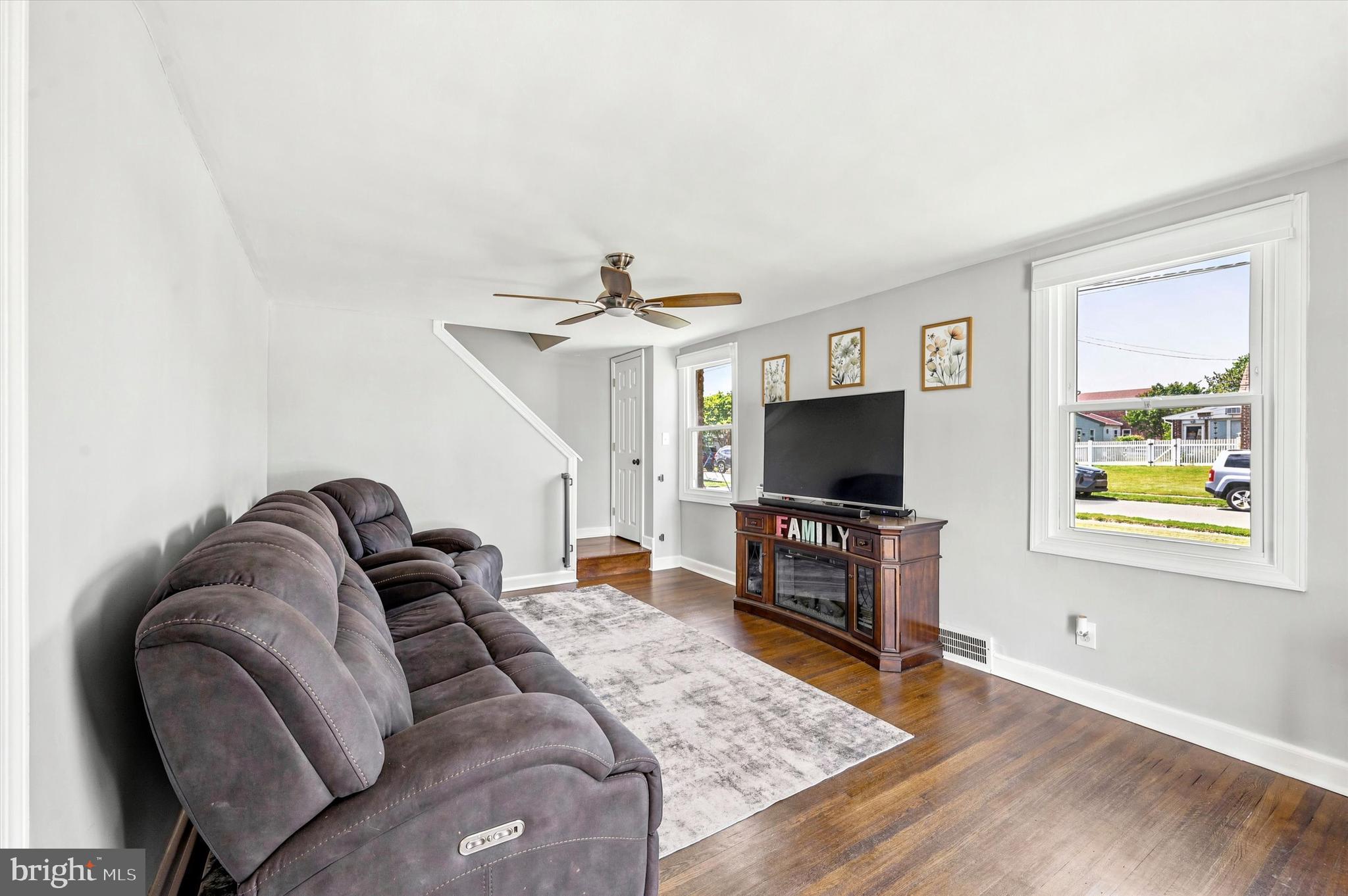306 Burk Avenue Ridley Park, PA 19078 - Photo 4 of 26 Living Room