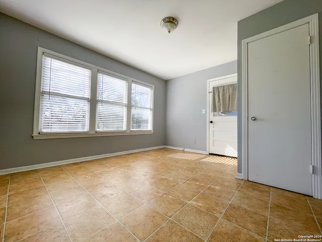 $1,400 | 523 West Merriweather Street, New Braunfels, TX 78130