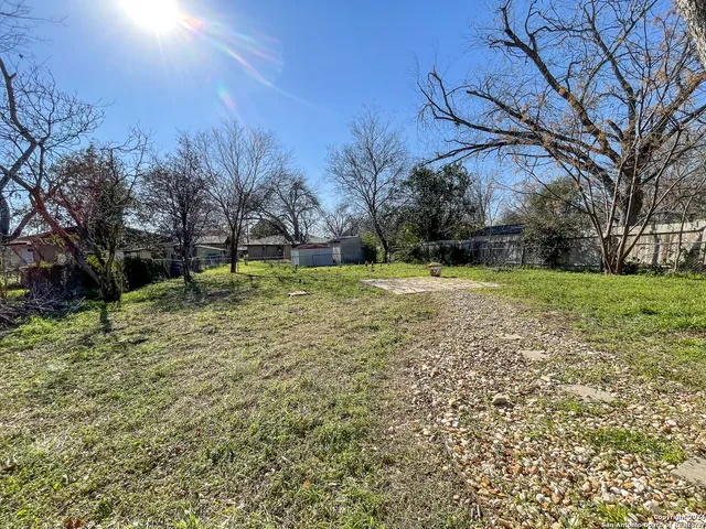 $1,400 | 523 West Merriweather Street, New Braunfels, TX 78130