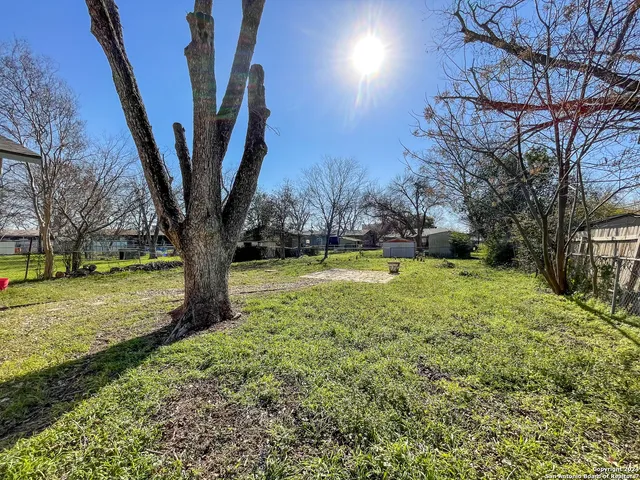 $1,400 | 523 West Merriweather Street, New Braunfels, TX 78130