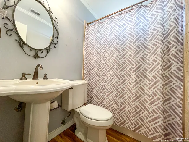 $1,400 | 523 West Merriweather Street, New Braunfels, TX 78130