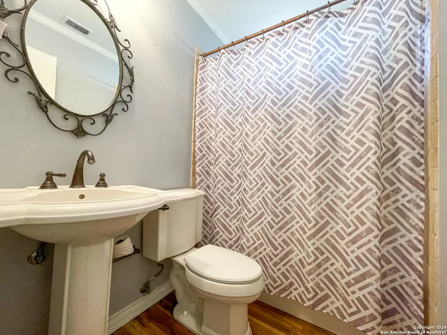 $1,400 | 523 West Merriweather Street, New Braunfels, TX 78130