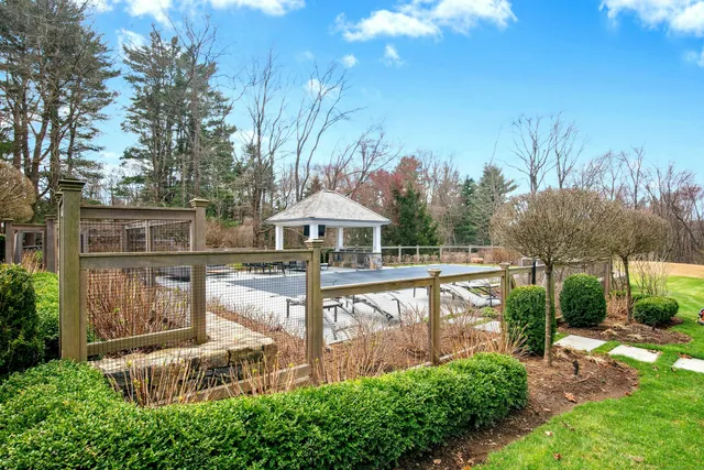 a view of a garden with patio