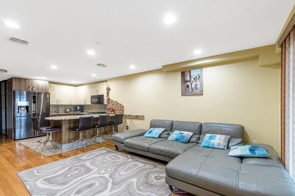 $699,000 | 3015 Brighton 6th Street, Unit 9B | Brighton Beach