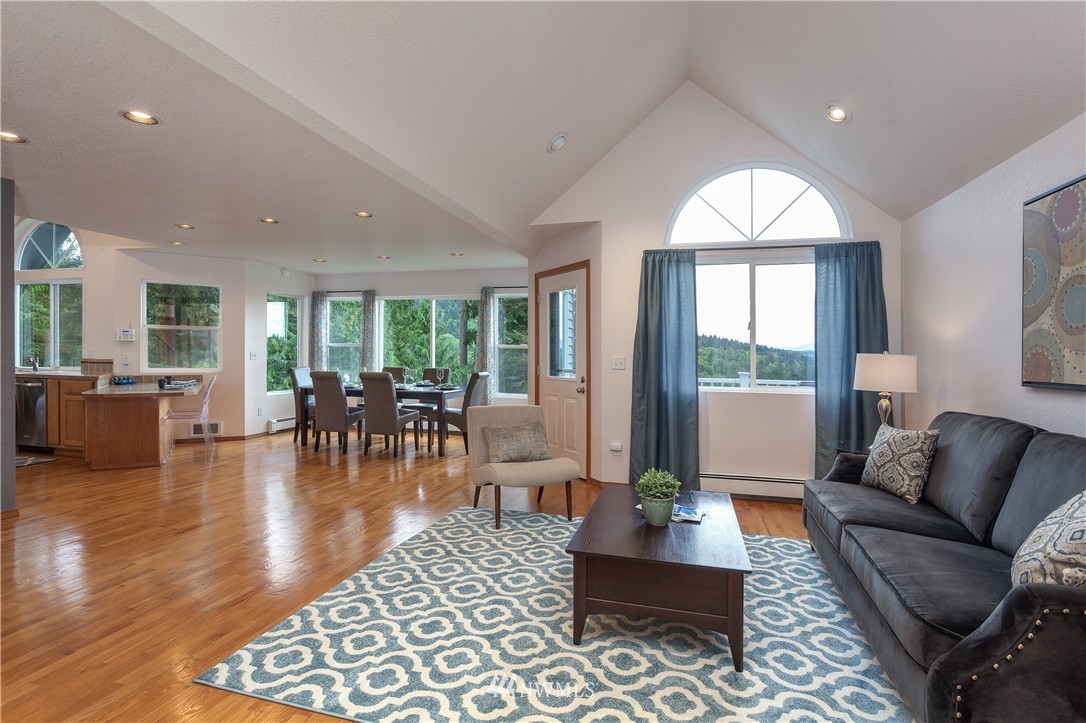 11105 Renton Issaquah Road Southeast Issaquah, WA 98027 - Photo 5 of 25
