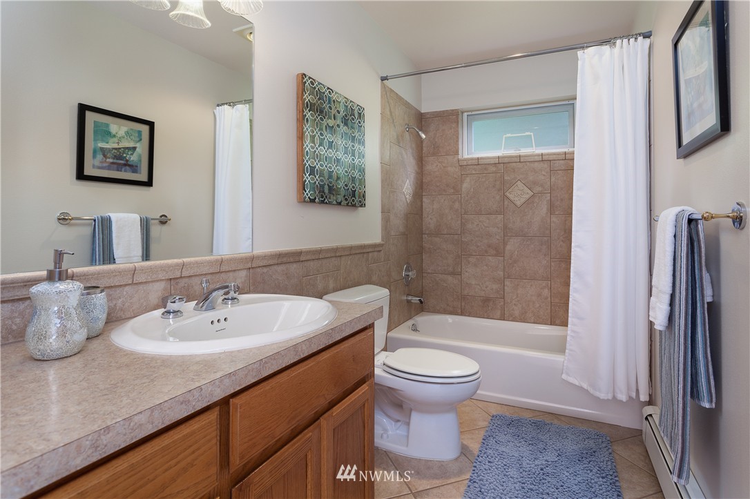 11105 Renton Issaquah Road Southeast Issaquah, WA 98027 - Photo 9 of 25