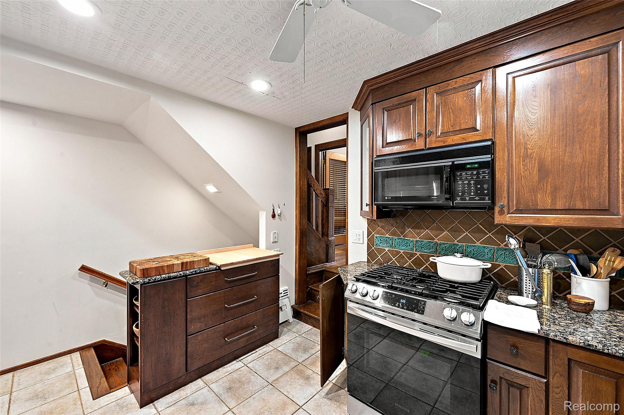 367 Baldwin Road Birmingham, MI 48009 - Photo 45 of 65 045_beyc6abc35816688c.jpg