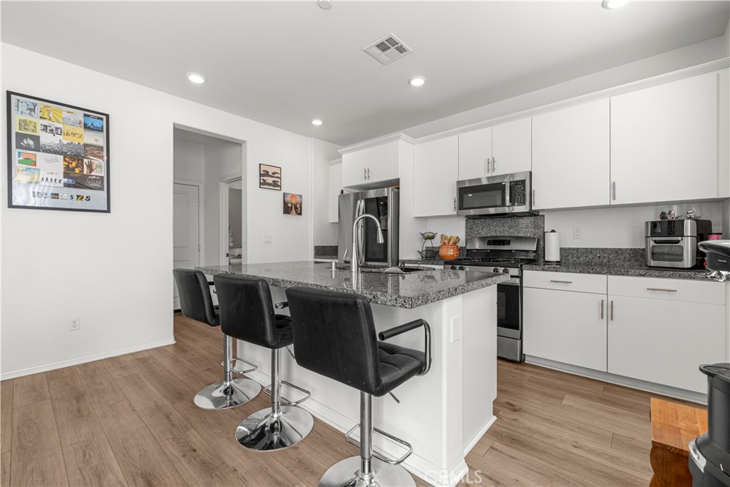 2476 Gunner Ridge Way Rialto, CA 92377 - Photo 8 of 31 Gallery Image 8