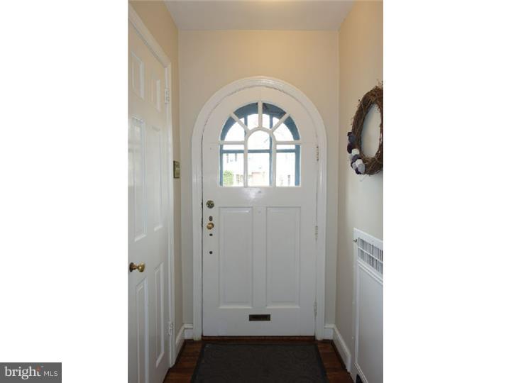 106 Madison Road Lansdowne, PA 19050 - Photo 3 of 23 Foyer