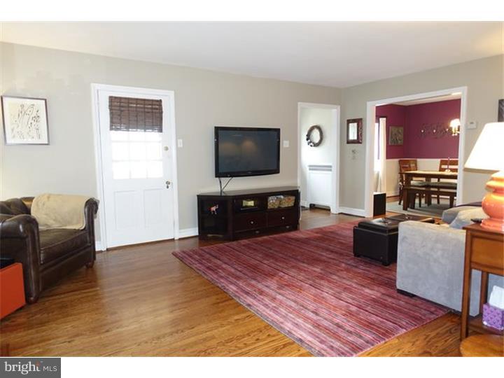 106 Madison Road Lansdowne, PA 19050 - Photo 7 of 23 Living Room