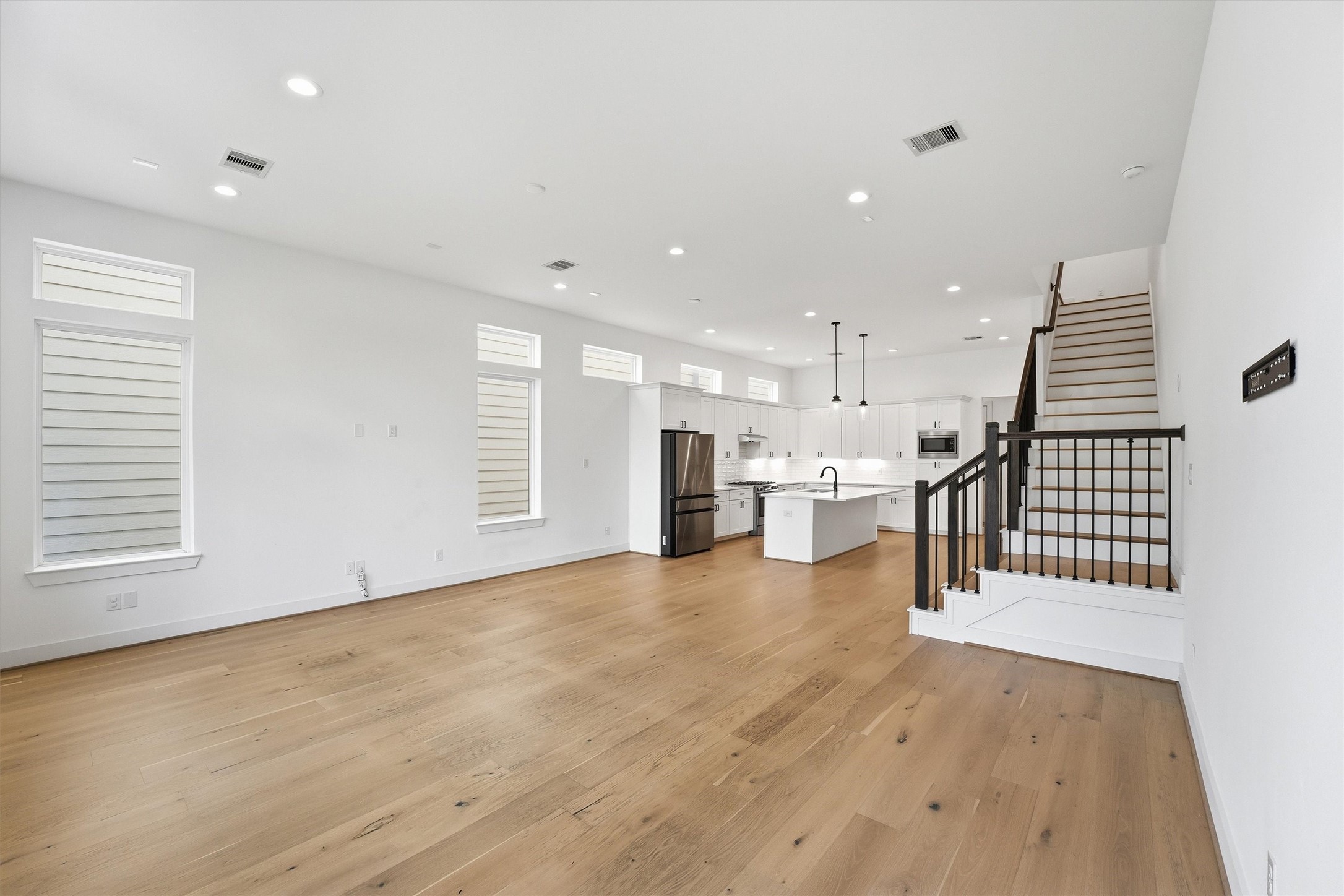 5004 Darling Street Houston, TX 77007 - Photo 13 of 41 Experience seamless living in this spacious open-concept area, perfect for dining and entertaining.