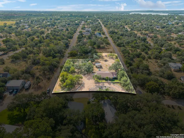 $1,600,000 | 1001-1004 North Shorewood Drive, Granite Shoals, TX 78654