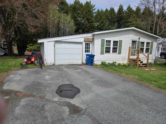$99,995 | 133 Willow Circle, Hartford, VT 05001