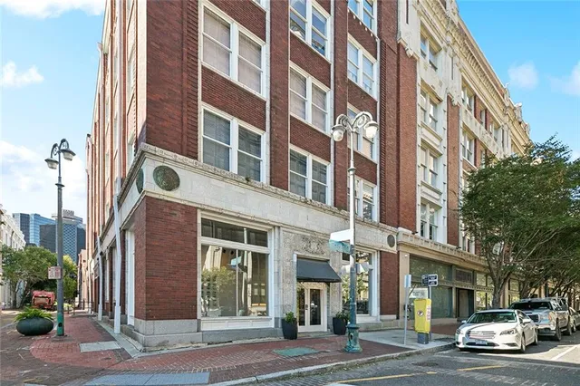 $820,000 | 909 Lafayette Street, Unit 6, New Orleans, LA 70112