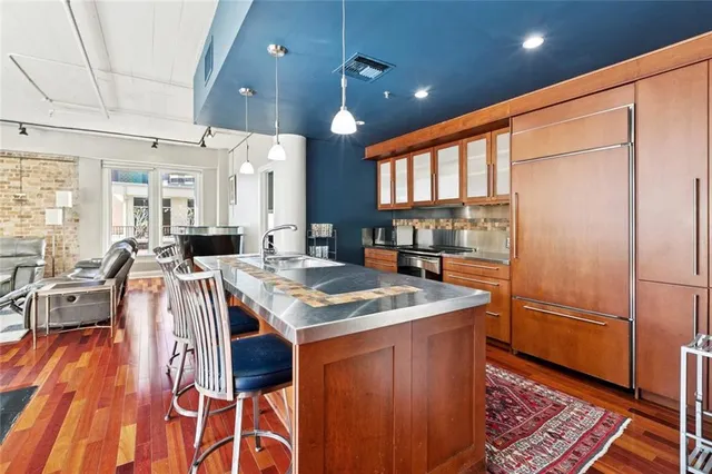 $820,000 | 909 Lafayette Street, Unit 6, New Orleans, LA 70112