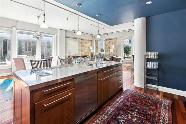 $820,000 | 909 Lafayette Street, Unit 6, New Orleans, LA 70112
