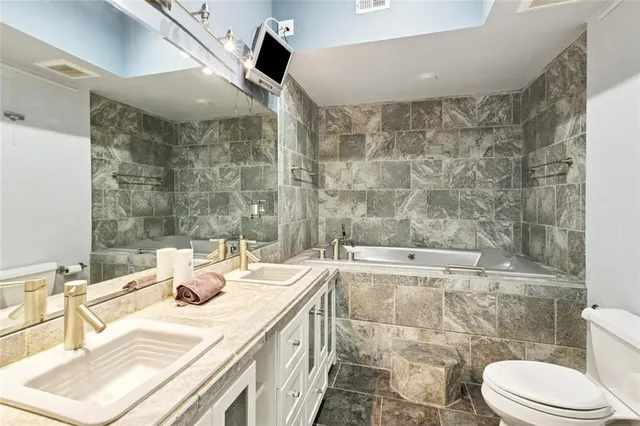 $820,000 | 909 Lafayette Street, Unit 6, New Orleans, LA 70112