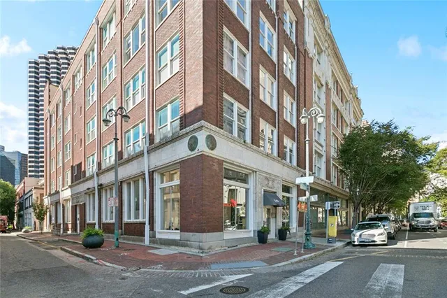 $820,000 | 909 Lafayette Street, Unit 6, New Orleans, LA 70112