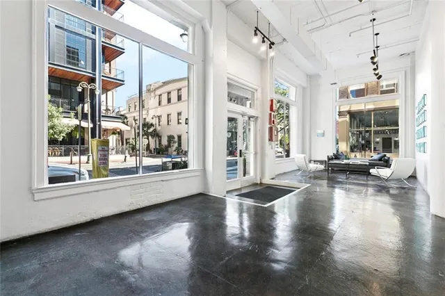 $820,000 | 909 Lafayette Street, Unit 6, New Orleans, LA 70112