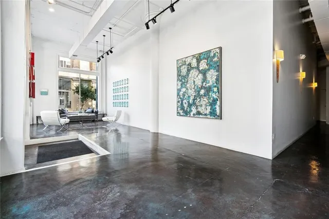 $820,000 | 909 Lafayette Street, Unit 6, New Orleans, LA 70112