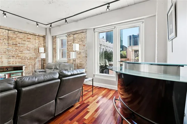 $820,000 | 909 Lafayette Street, Unit 6, New Orleans, LA 70112