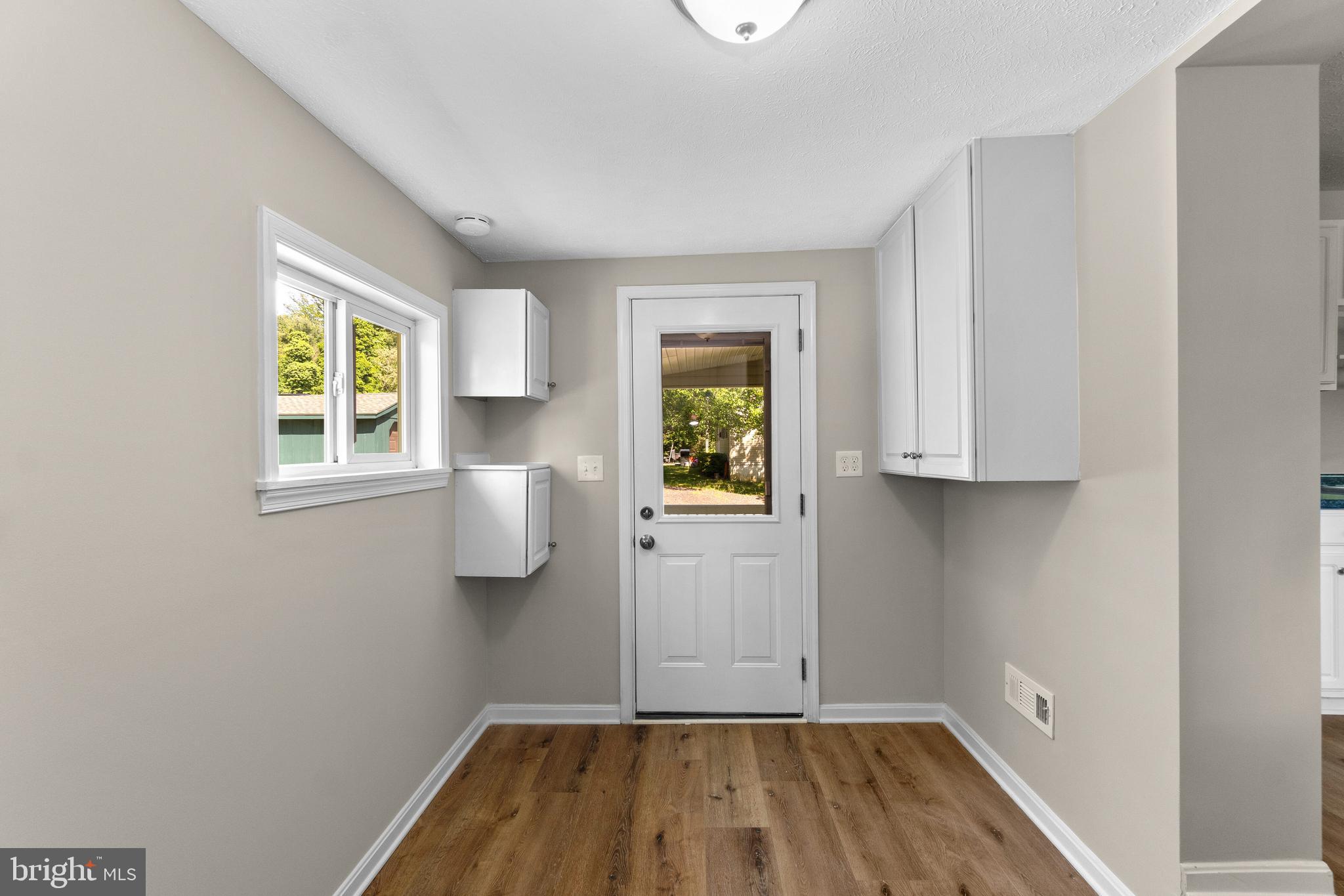 2206 Snow Road Edgewood, MD 21040 - Photo 17 of 35 Laundry/Mud Room