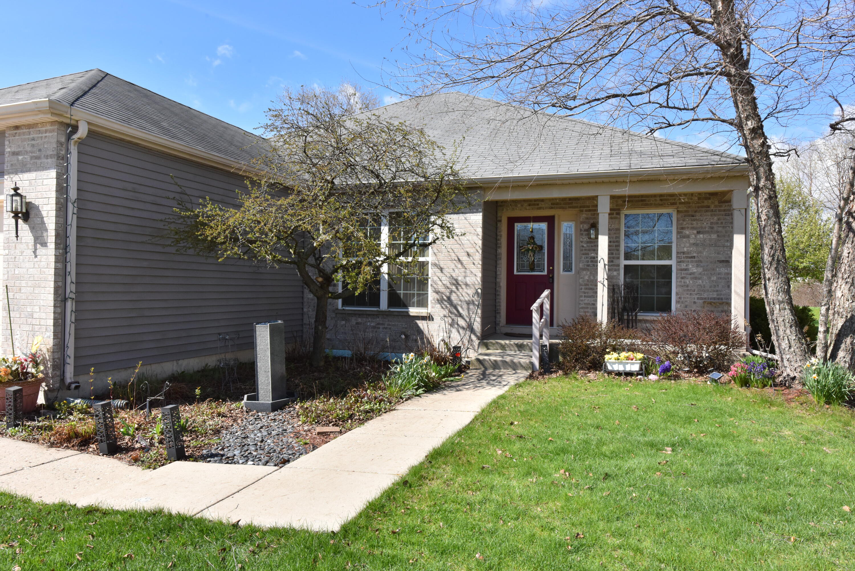 3652 92nd Place Sturtevant, WI 53177 - Photo 2 of 31 DSC_6927