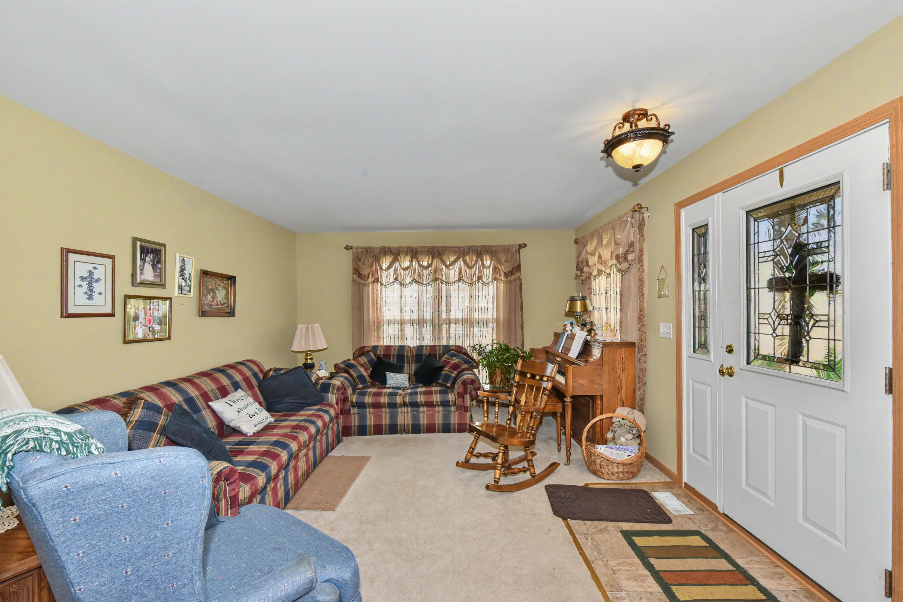 3652 92nd Place Sturtevant, WI 53177 - Photo 4 of 31 DSC_6881
