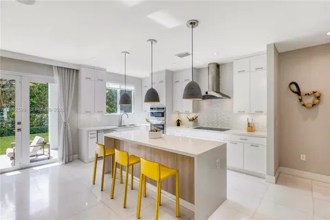 $3,245,000 | 5602 Southwest 65th Court, South Miami, FL 33143