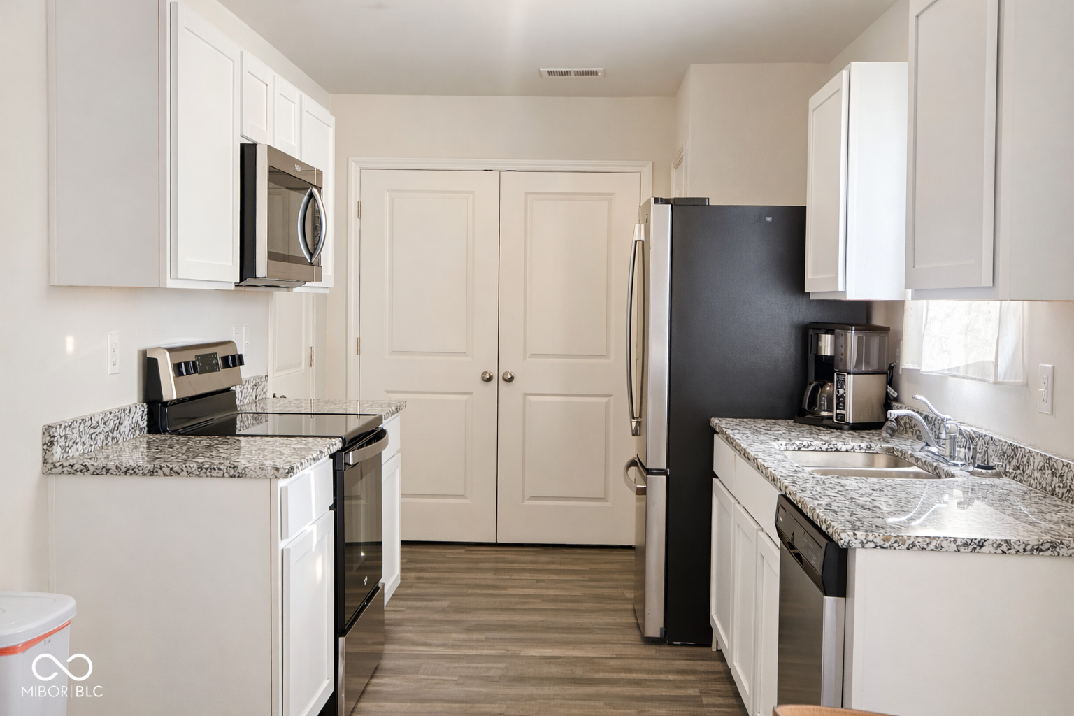 137 Bowles Circle Austin, IN 47102 - Photo 4 of 13