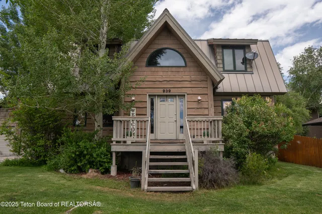 $800,000 | 939 Stuart Street, Pinedale, WY 82941