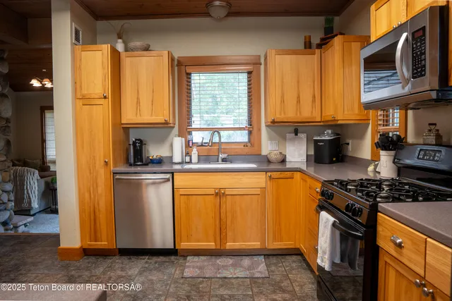 $800,000 | 939 Stuart Street, Pinedale, WY 82941