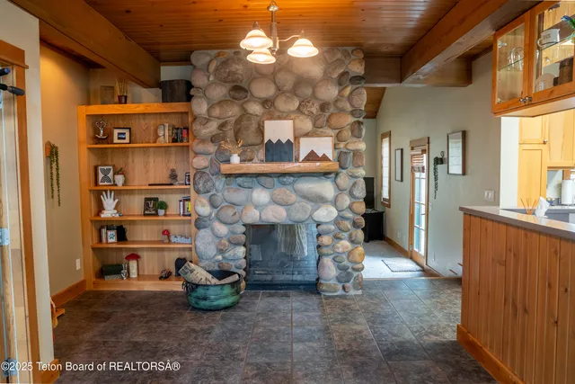 $800,000 | 939 Stuart Street, Pinedale, WY 82941