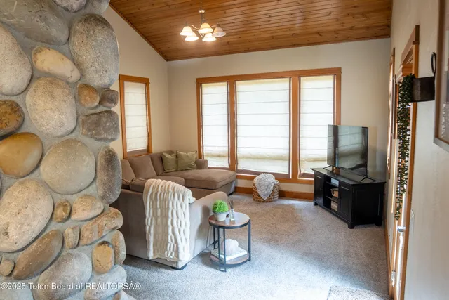 $800,000 | 939 Stuart Street, Pinedale, WY 82941