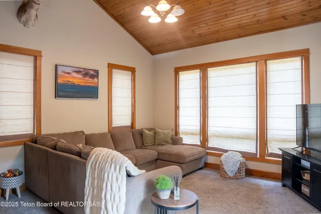 $800,000 | 939 Stuart Street, Pinedale, WY 82941