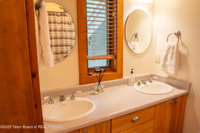 $800,000 | 939 Stuart Street, Pinedale, WY 82941