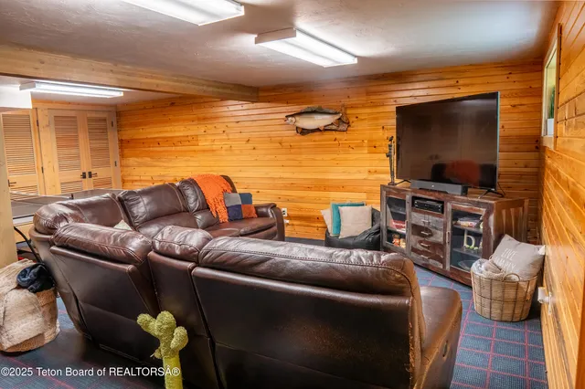 $800,000 | 939 Stuart Street, Pinedale, WY 82941