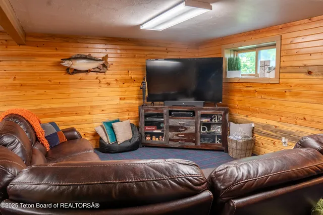 $800,000 | 939 Stuart Street, Pinedale, WY 82941