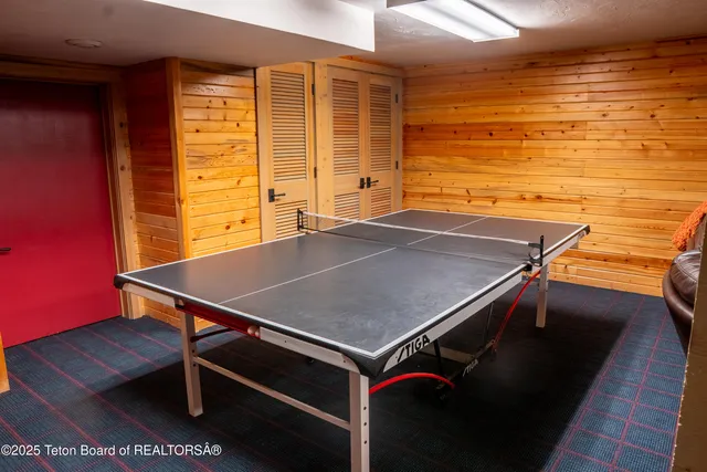 $800,000 | 939 Stuart Street, Pinedale, WY 82941