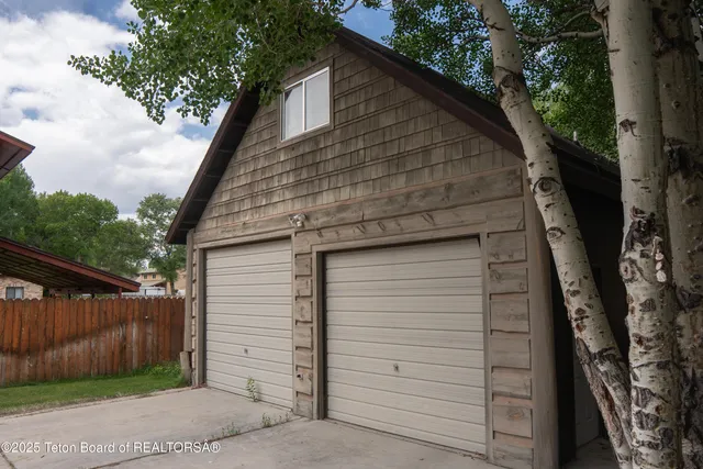 $800,000 | 939 Stuart Street, Pinedale, WY 82941