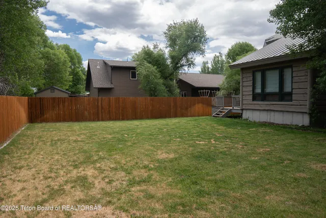 $800,000 | 939 Stuart Street, Pinedale, WY 82941