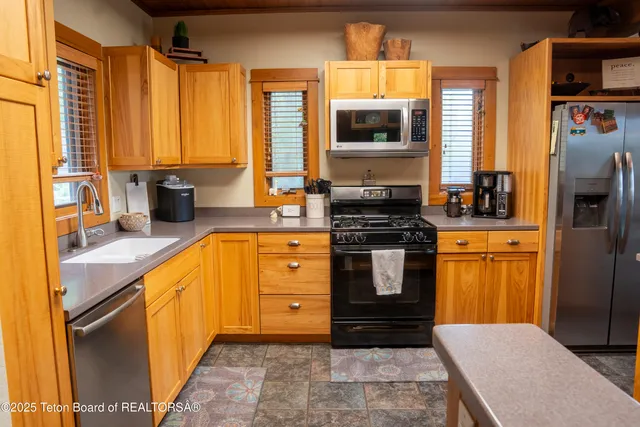 $800,000 | 939 Stuart Street, Pinedale, WY 82941