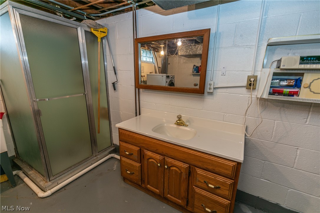 4366 Urban Road Cleveland, OH 44121 - Photo 27 of 35