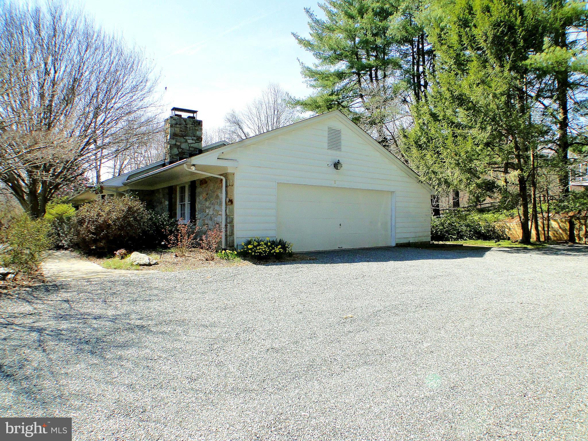 13408 Bladon Road Phoenix, MD 21131 - Photo 5 of 30 Step free access from garage to home