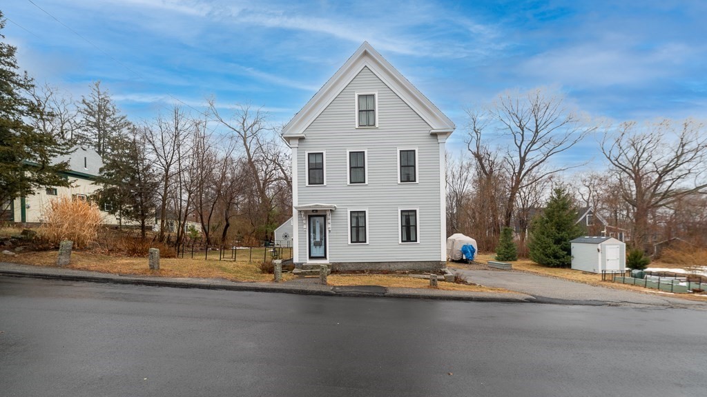9 Hickory Street Gloucester, MA 01930 - Photo 2 of 41