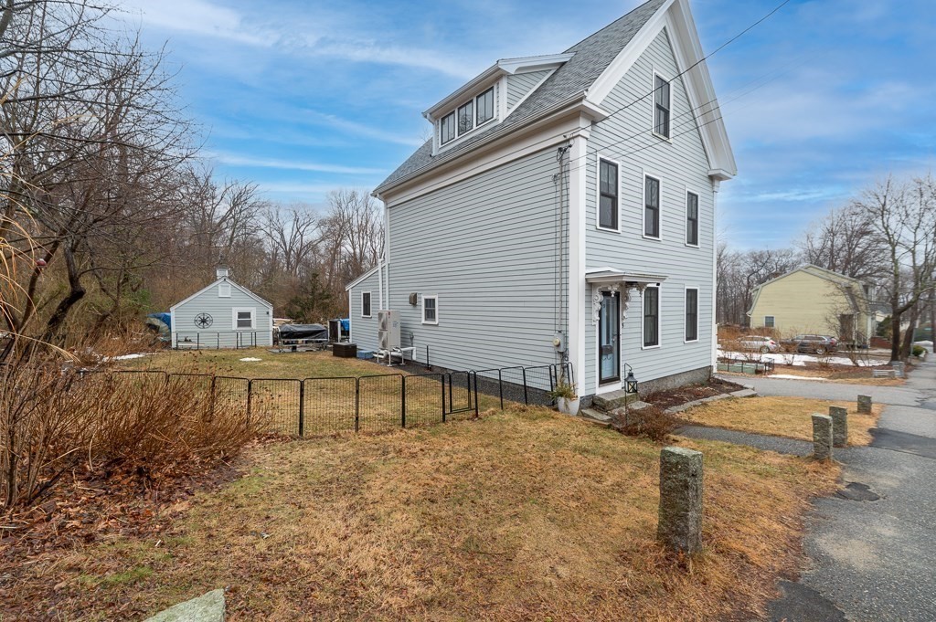 9 Hickory Street Gloucester, MA 01930 - Photo 5 of 41