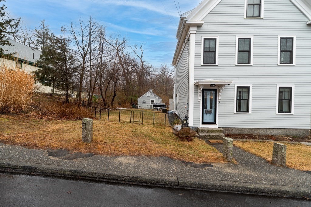 9 Hickory Street Gloucester, MA 01930 - Photo 7 of 41
