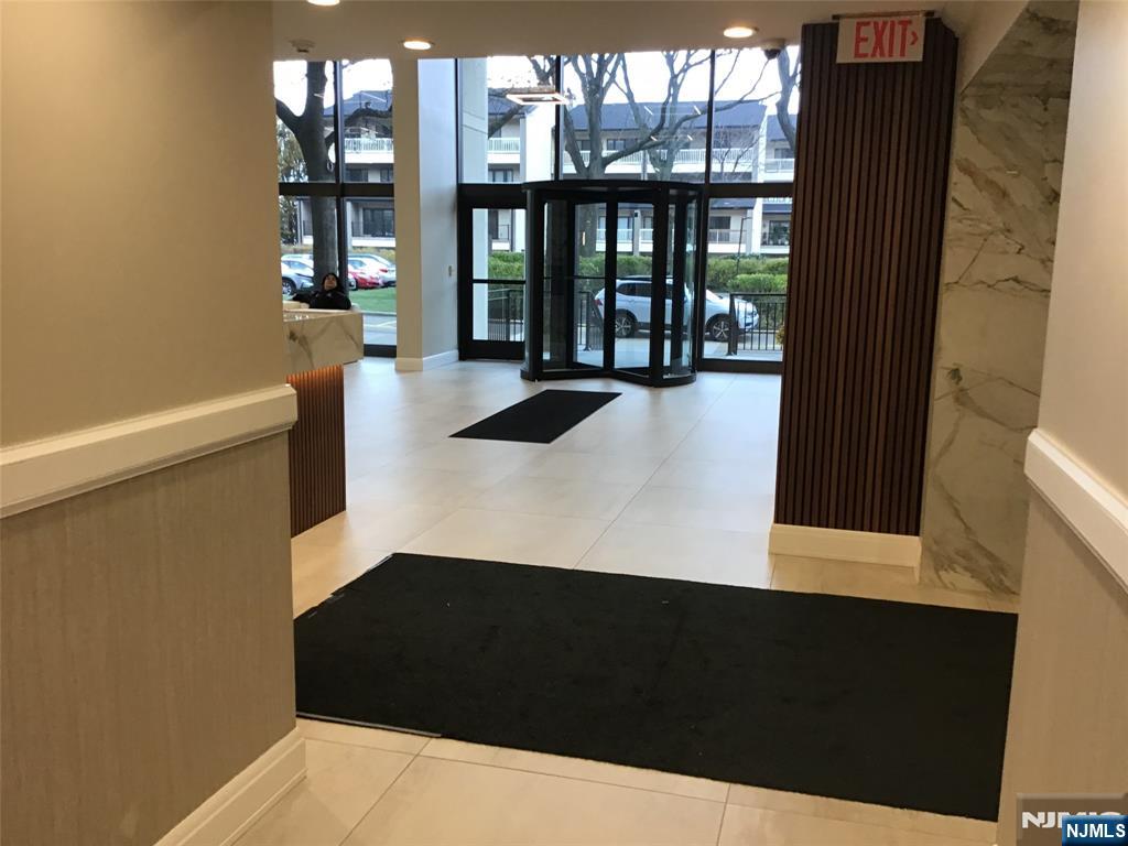 1203 River Road, Unit 21M Edgewater, NJ 07020 - Photo 10 of 12 a view of entryway