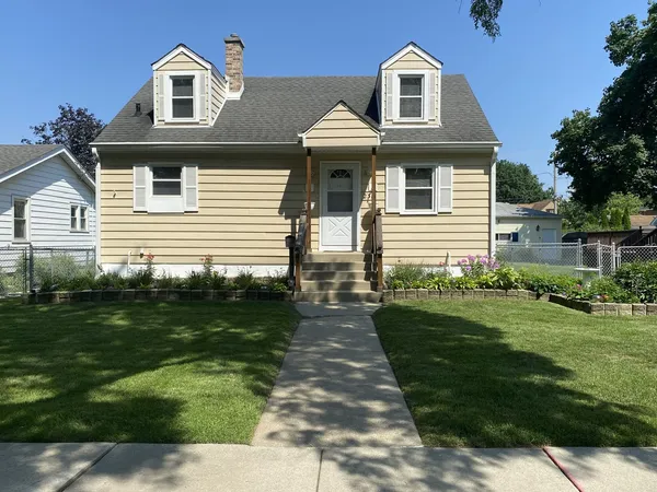 $375,000 | 231 South Mason Street, Bensenville, IL 60106