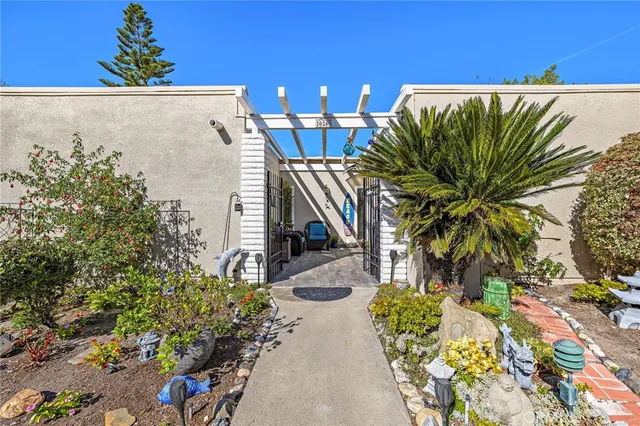 $735,000 | 2026 Via Mariposa East, Unit D, Laguna Woods, CA 92637